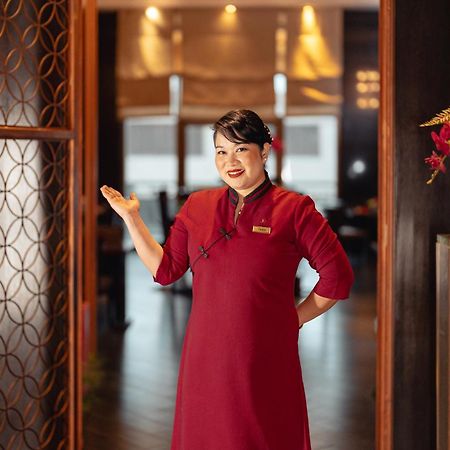 Hotel Sofitel Cairo Downtown Nile Extérieur photo A hotel hostess in Vietnam