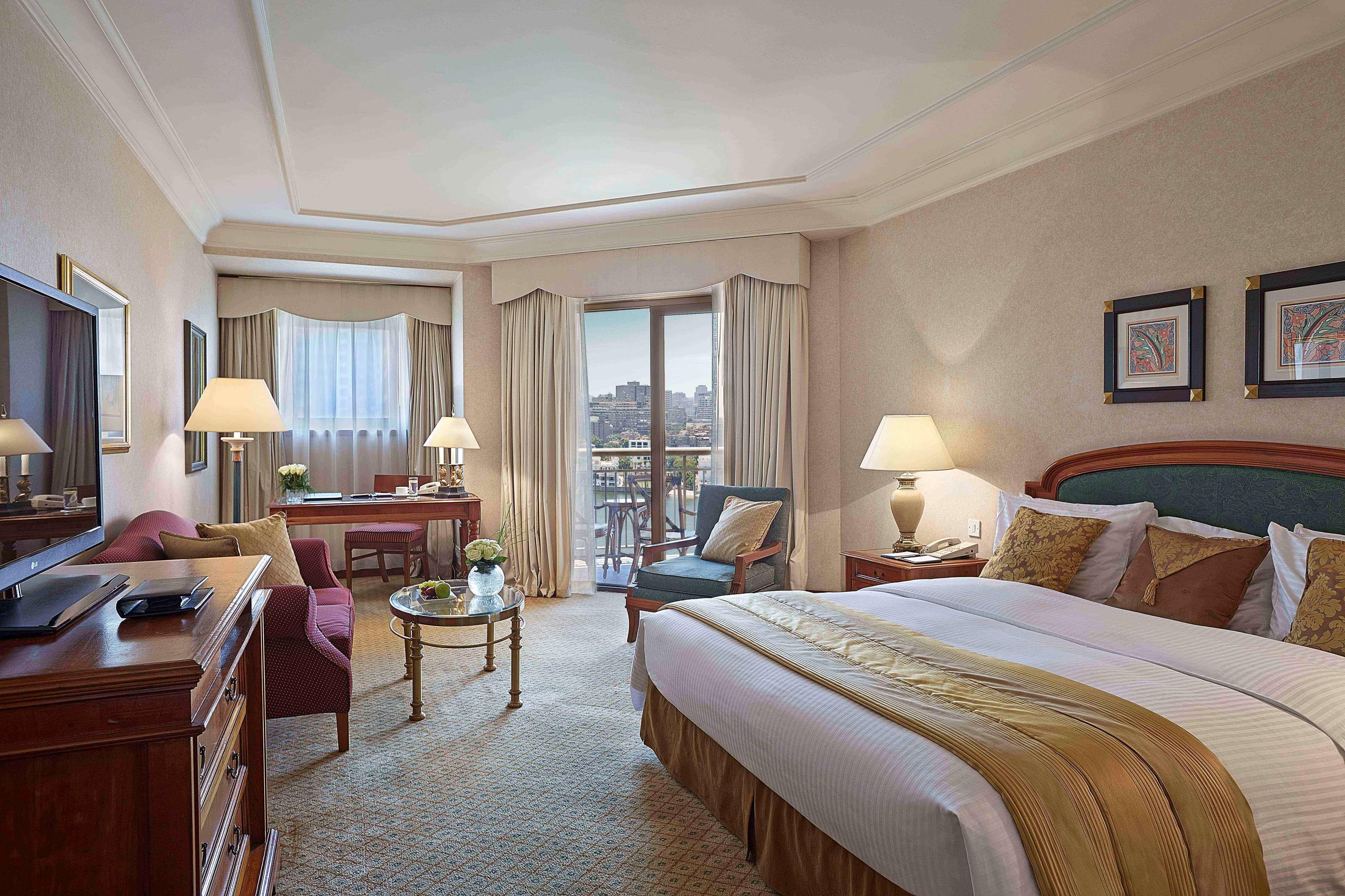 Hotel Sofitel Cairo Downtown Nile Extérieur photo A room at the Four Seasons Hotel, Cairo
