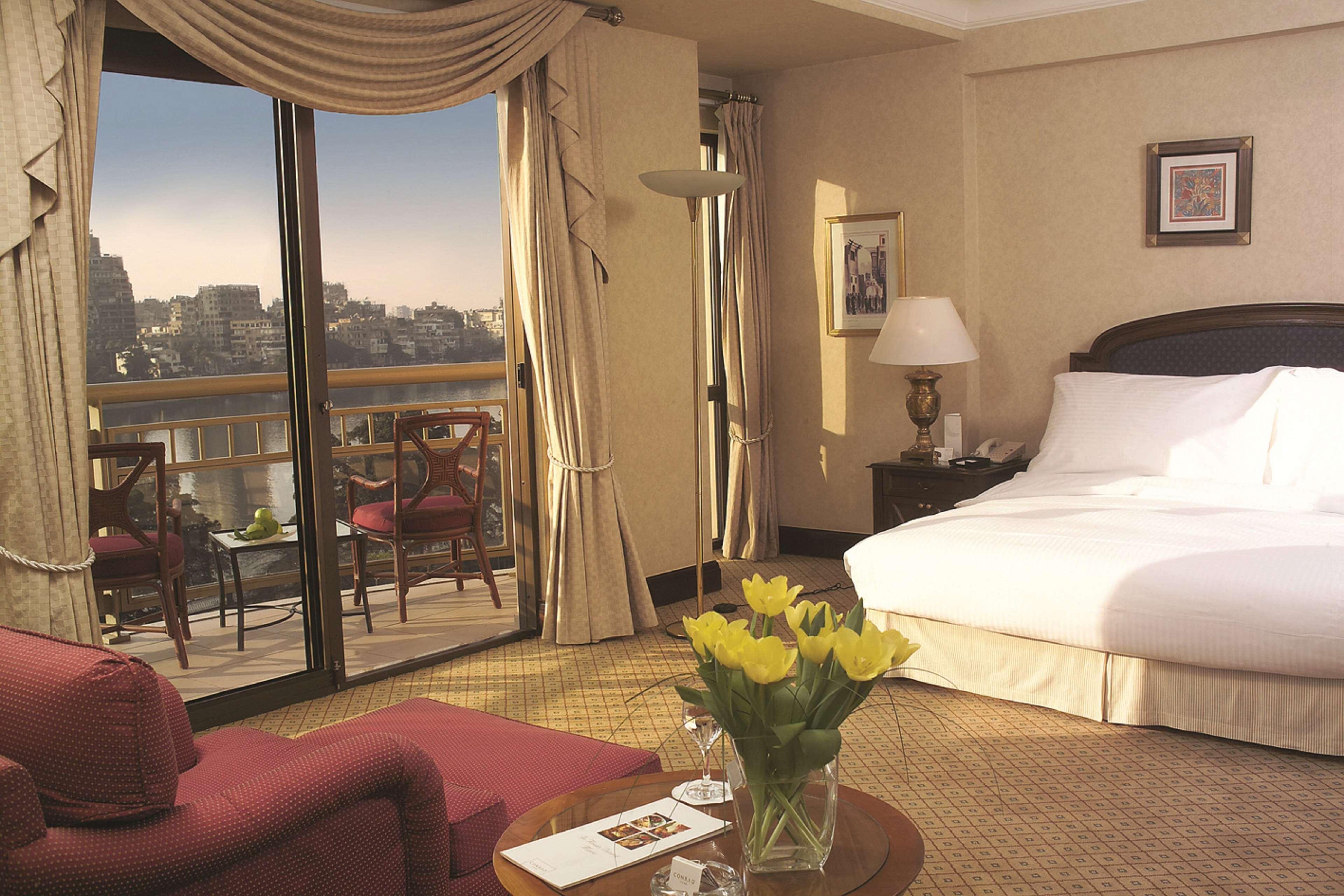 Hotel Sofitel Cairo Downtown Nile Extérieur photo A room at the Four Seasons Hotel, Cairo