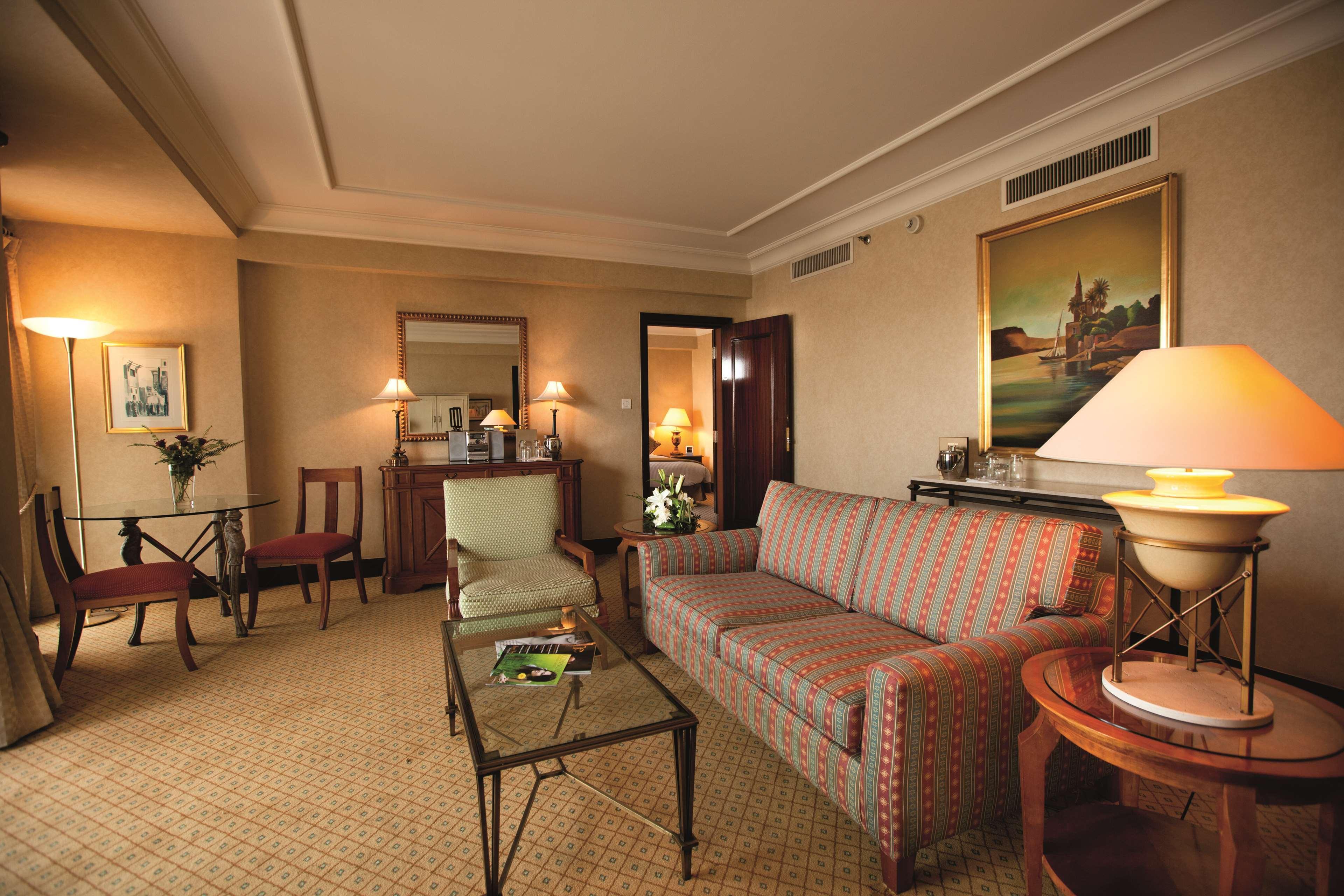 Hotel Sofitel Cairo Downtown Nile Extérieur photo A suite at the Four Seasons Hotel, Cairo