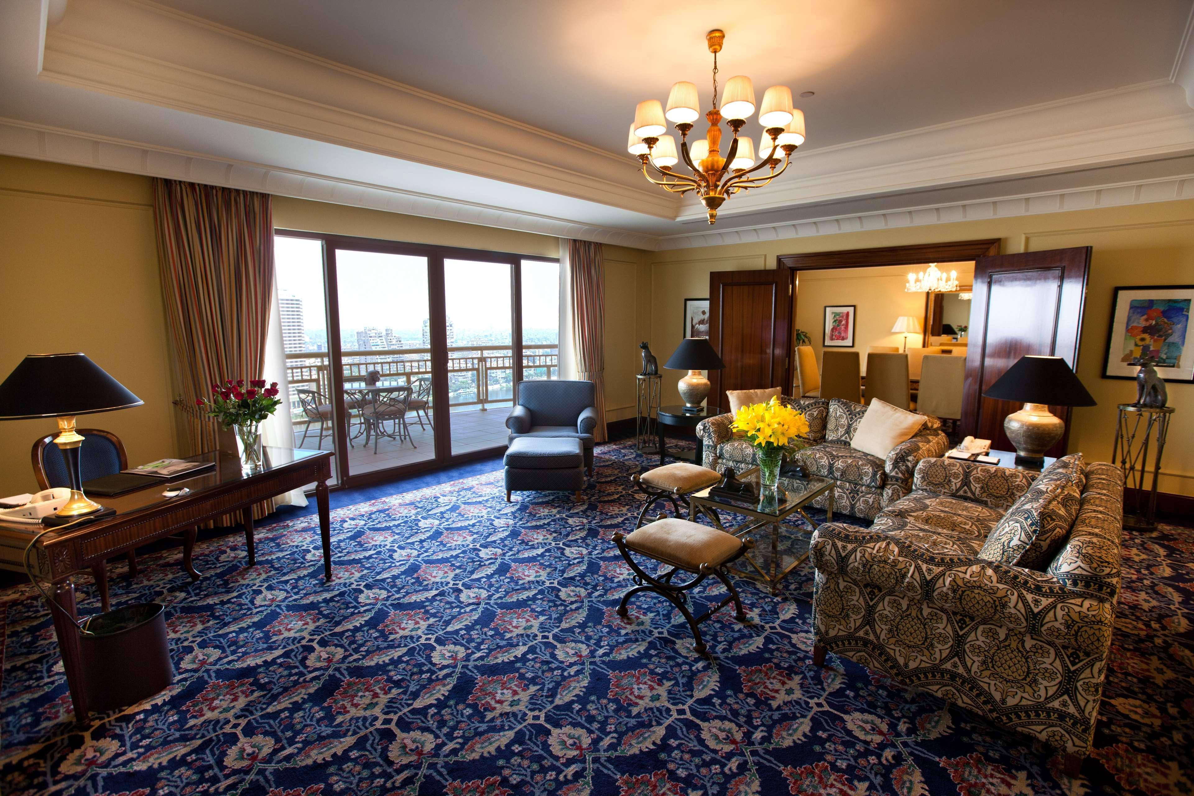 Hotel Sofitel Cairo Downtown Nile Chambre photo A suite at the InterContinental