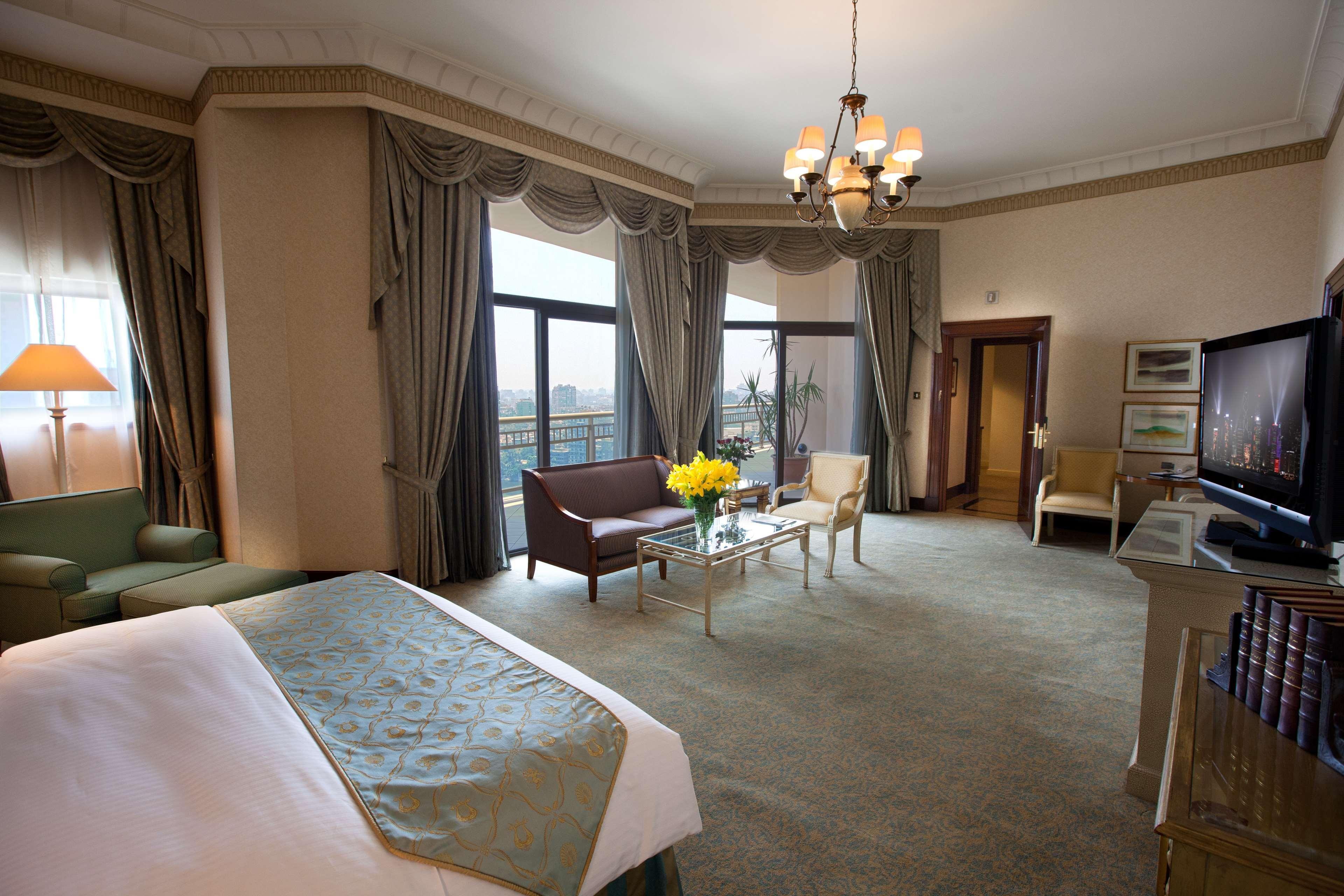 Hotel Sofitel Cairo Downtown Nile Extérieur photo A suite at the hotel