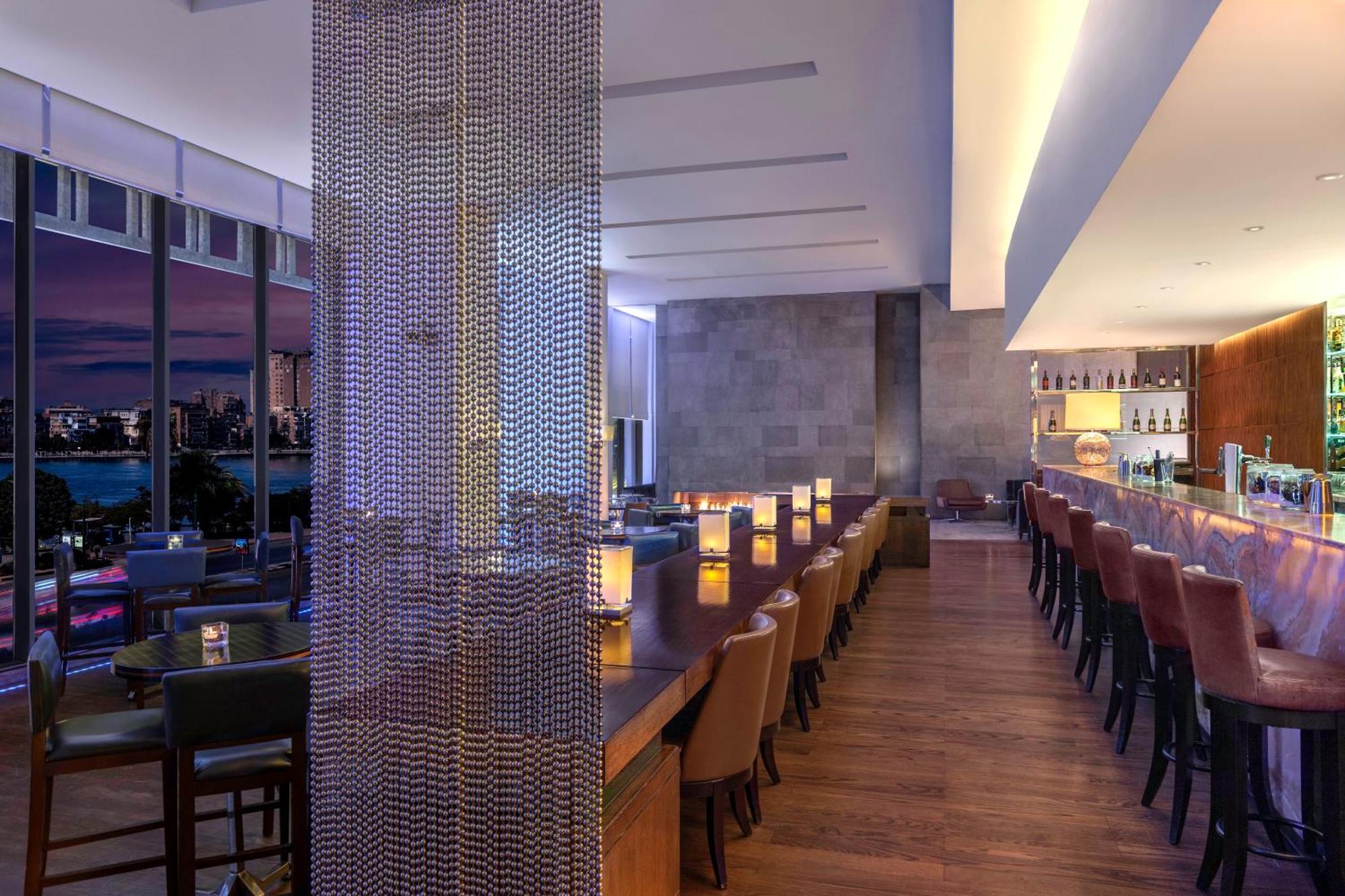 Hotel Sofitel Cairo Downtown Nile Extérieur photo The bar at the 101 bar