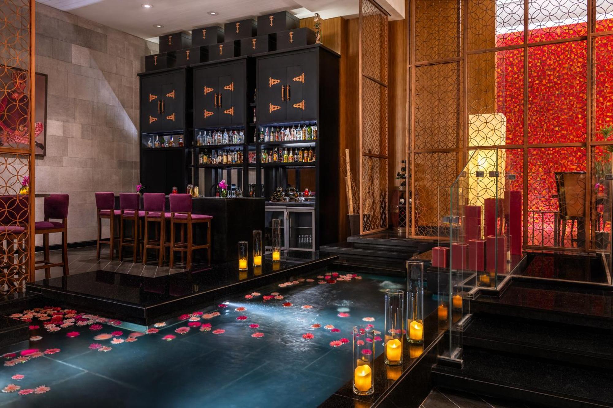 Hotel Sofitel Cairo Downtown Nile Extérieur photo The bar at the Taj Mahal Palace