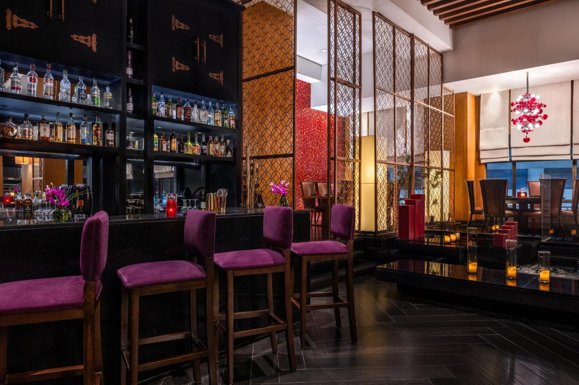 Hotel Sofitel Cairo Downtown Nile Extérieur photo The bar at the lobby