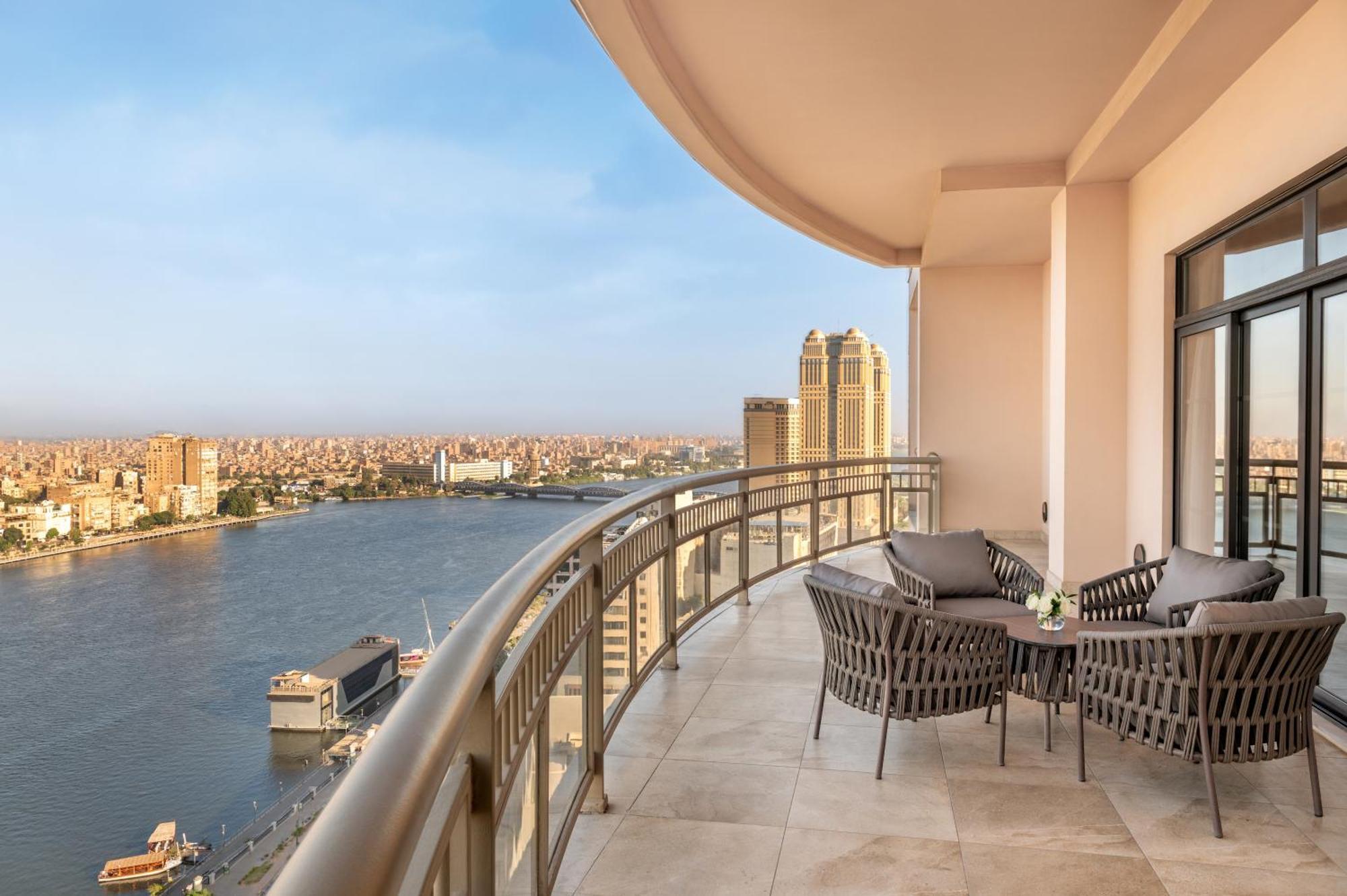 Hotel Sofitel Cairo Downtown Nile Extérieur photo View from the balcony of a suite at the Four Seasons Hotel, Cairo