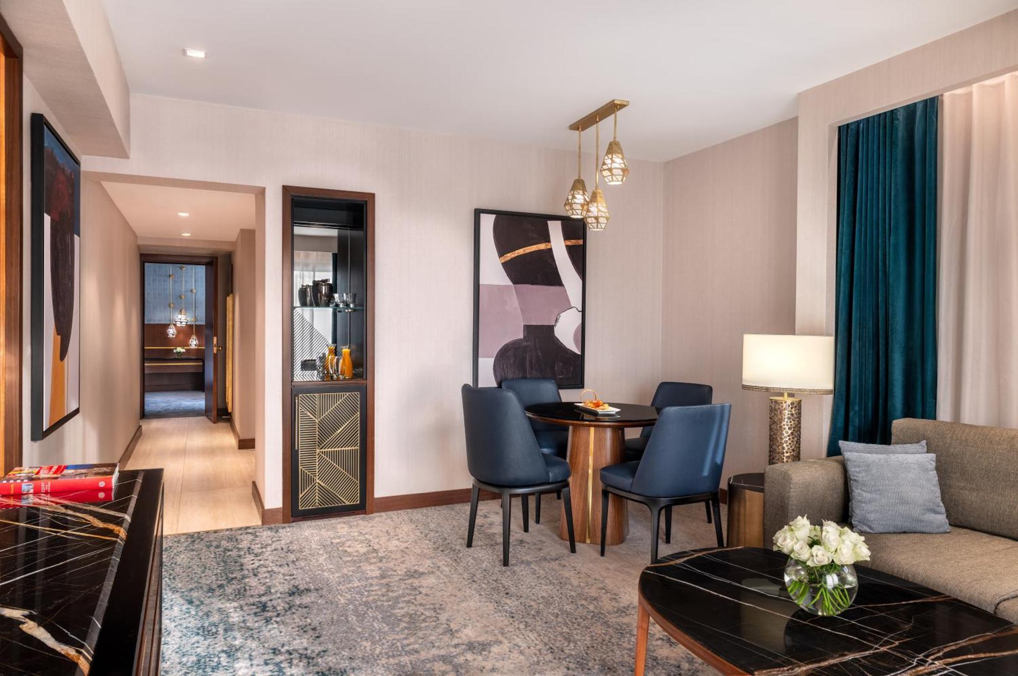 Hotel Sofitel Cairo Downtown Nile Extérieur photo A suite at the hotel