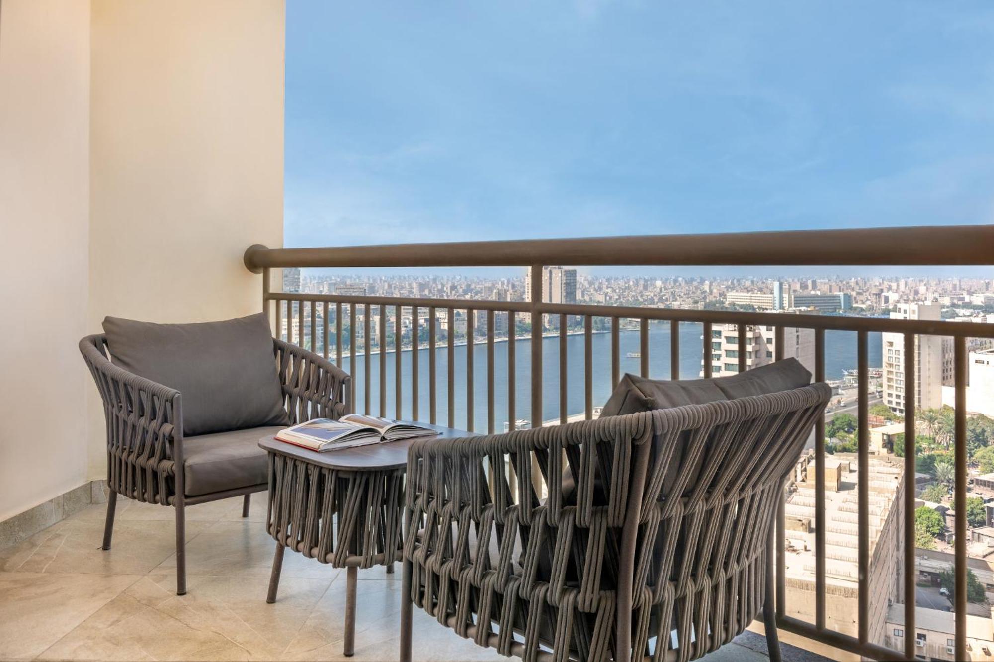 Hotel Sofitel Cairo Downtown Nile Extérieur photo Balcony