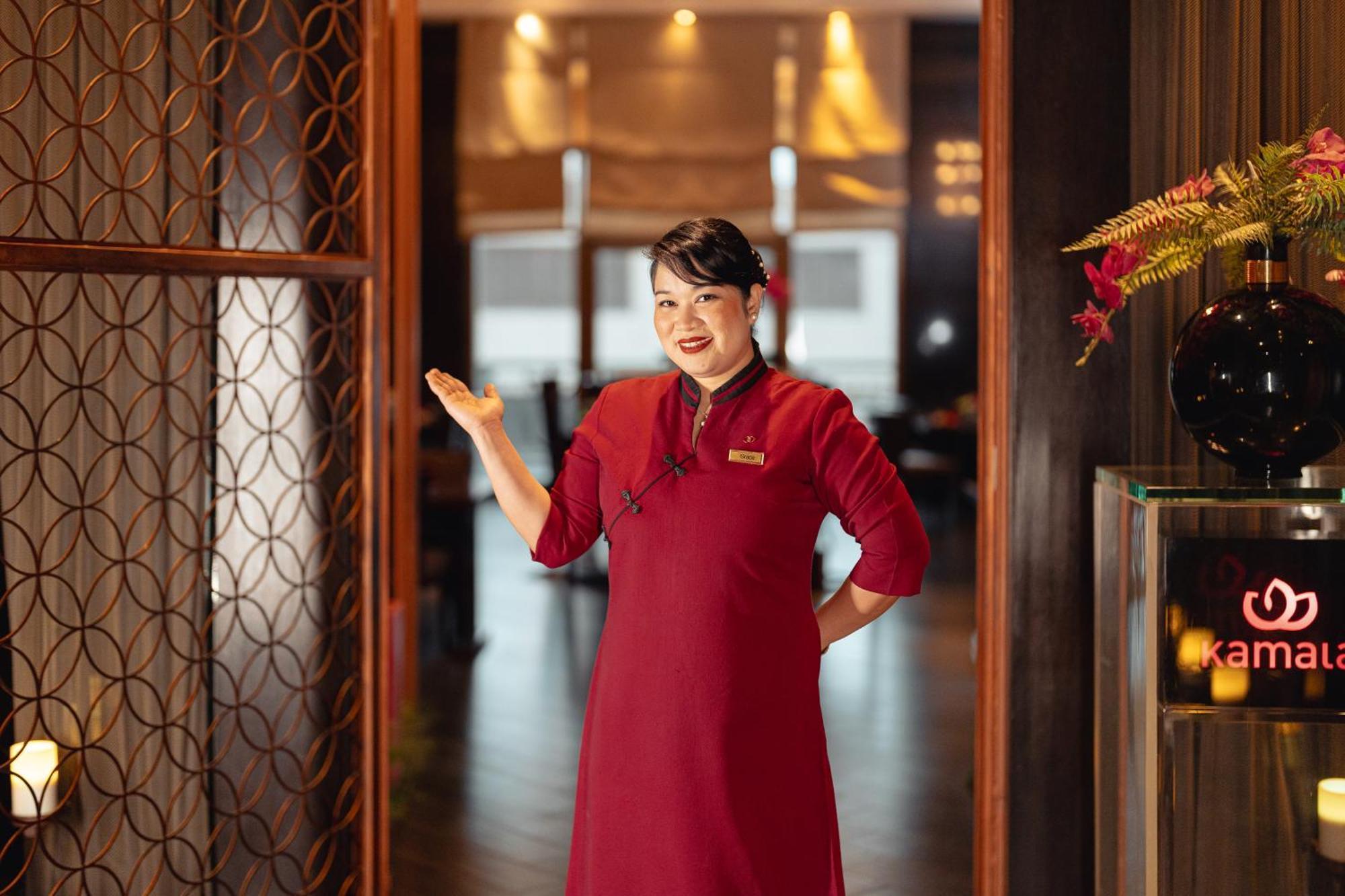 Hotel Sofitel Cairo Downtown Nile Extérieur photo A hotel hostess in Vietnam